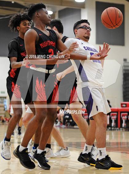 Thumbnail 2 in Murrieta Valley vs. Santiago (Tustin Holiday Classic) photogallery.