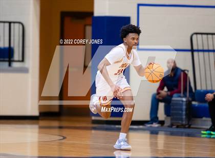 Thumbnail 1 in Shiloh vs Holy Innocent (Tournament of Champions Holiday Classic) photogallery.