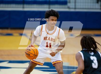 Thumbnail 3 in Shiloh vs Holy Innocent (Tournament of Champions Holiday Classic) photogallery.