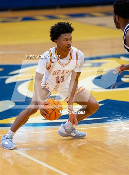 Thumbnail 1 in Shiloh vs Holy Innocent (Tournament of Champions Holiday Classic) photogallery.