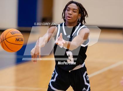 Thumbnail 1 in Shiloh vs Holy Innocent (Tournament of Champions Holiday Classic) photogallery.