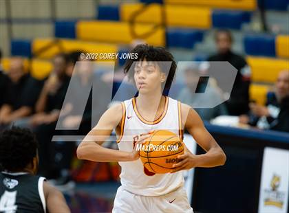 Thumbnail 2 in Shiloh vs Holy Innocent (Tournament of Champions Holiday Classic) photogallery.