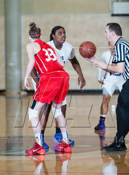 Thumbnail 2 in Mater Dei vs. Sacramento (West Coast Jamboree) photogallery.