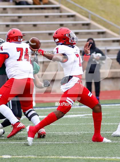 Thumbnail 3 in Manvel @ Cedar Park (UIL 5A D1 Quarterfinal Playoff) photogallery.