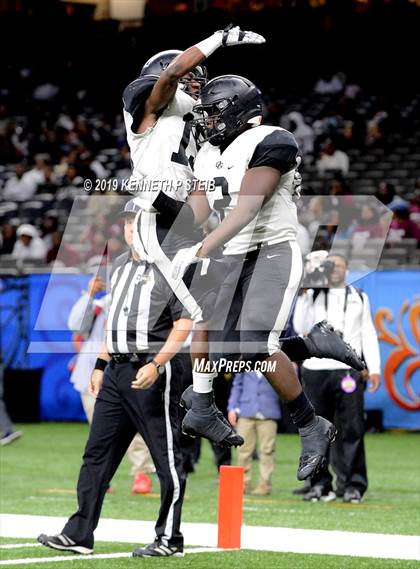 Thumbnail 1 in Oak Grove vs. White Castle (LHSAA Class 1A Final)  photogallery.
