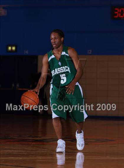 Thumbnail 3 in John Bowne vs Bassick (Queens Jam Christmas Classic) photogallery.