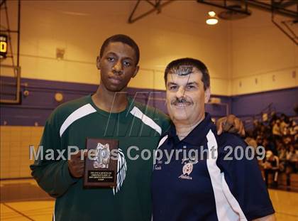 Thumbnail 3 in John Bowne vs Bassick (Queens Jam Christmas Classic) photogallery.