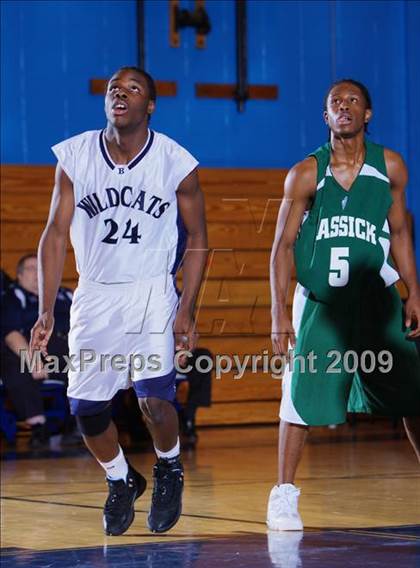 Thumbnail 1 in John Bowne vs Bassick (Queens Jam Christmas Classic) photogallery.