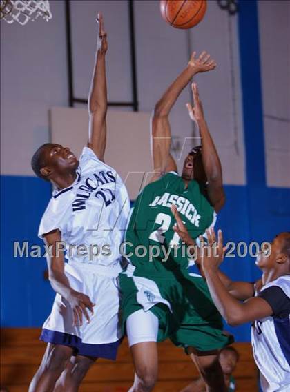 Thumbnail 2 in John Bowne vs Bassick (Queens Jam Christmas Classic) photogallery.