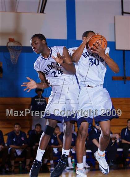 Thumbnail 2 in John Bowne vs Bassick (Queens Jam Christmas Classic) photogallery.