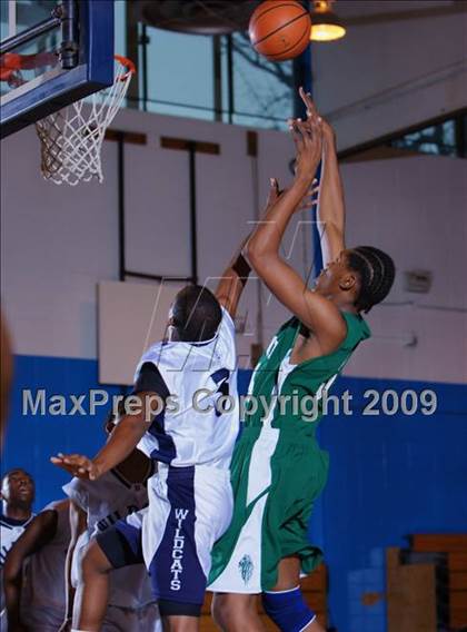 Thumbnail 3 in John Bowne vs Bassick (Queens Jam Christmas Classic) photogallery.