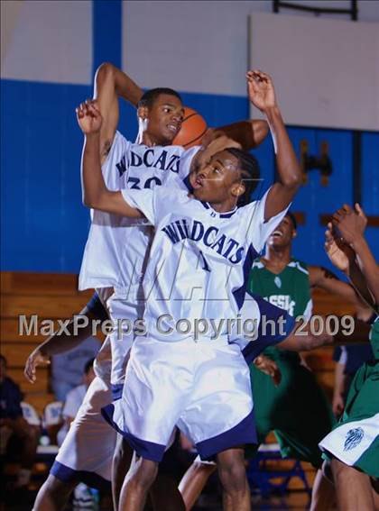 Thumbnail 1 in John Bowne vs Bassick (Queens Jam Christmas Classic) photogallery.