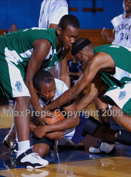 Thumbnail 1 in John Bowne vs Bassick (Queens Jam Christmas Classic) photogallery.