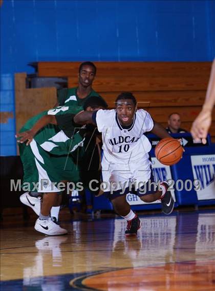 Thumbnail 1 in John Bowne vs Bassick (Queens Jam Christmas Classic) photogallery.