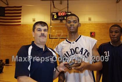 Thumbnail 3 in John Bowne vs Bassick (Queens Jam Christmas Classic) photogallery.