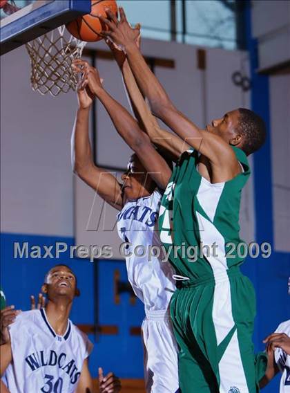 Thumbnail 2 in John Bowne vs Bassick (Queens Jam Christmas Classic) photogallery.