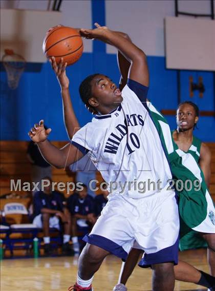 Thumbnail 2 in John Bowne vs Bassick (Queens Jam Christmas Classic) photogallery.