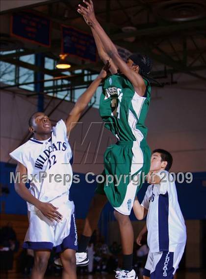 Thumbnail 2 in John Bowne vs Bassick (Queens Jam Christmas Classic) photogallery.