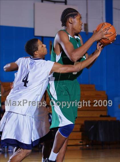 Thumbnail 3 in John Bowne vs Bassick (Queens Jam Christmas Classic) photogallery.