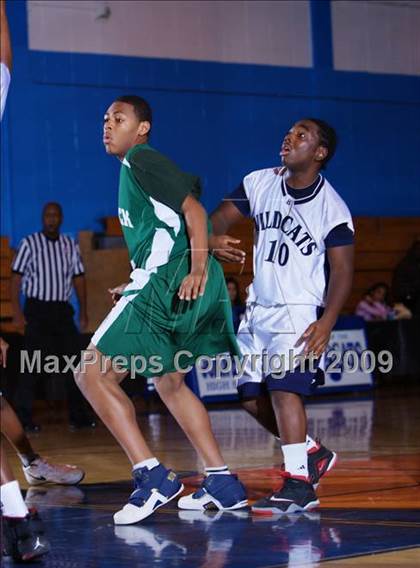 Thumbnail 2 in John Bowne vs Bassick (Queens Jam Christmas Classic) photogallery.