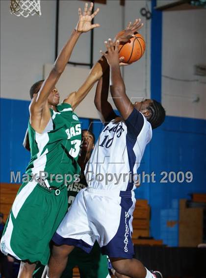 Thumbnail 3 in John Bowne vs Bassick (Queens Jam Christmas Classic) photogallery.