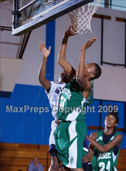 Thumbnail 3 in John Bowne vs Bassick (Queens Jam Christmas Classic) photogallery.