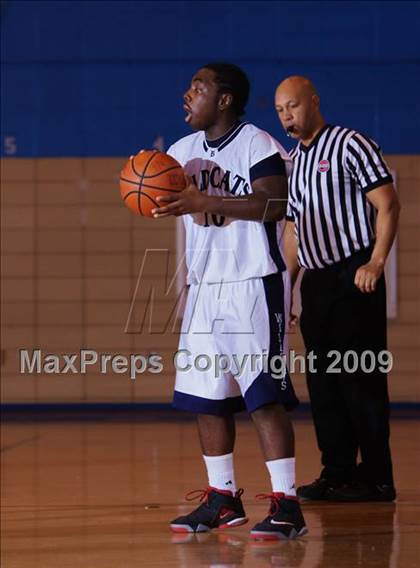 Thumbnail 2 in John Bowne vs Bassick (Queens Jam Christmas Classic) photogallery.