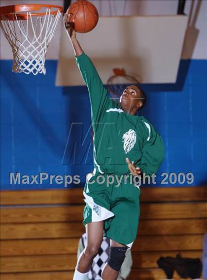 Thumbnail 2 in John Bowne vs Bassick (Queens Jam Christmas Classic) photogallery.