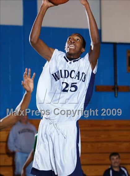 Thumbnail 2 in John Bowne vs Bassick (Queens Jam Christmas Classic) photogallery.