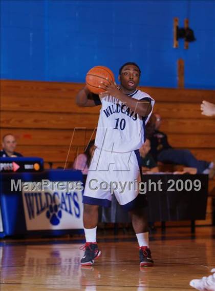 Thumbnail 2 in John Bowne vs Bassick (Queens Jam Christmas Classic) photogallery.