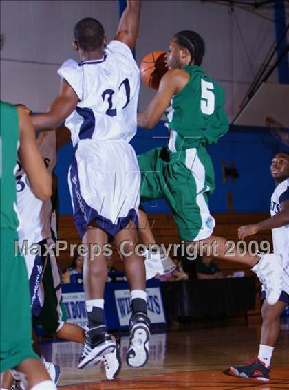 Thumbnail 3 in John Bowne vs Bassick (Queens Jam Christmas Classic) photogallery.