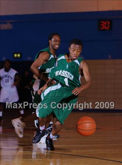 Thumbnail 3 in John Bowne vs Bassick (Queens Jam Christmas Classic) photogallery.