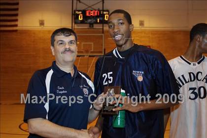 Thumbnail 2 in John Bowne vs Bassick (Queens Jam Christmas Classic) photogallery.