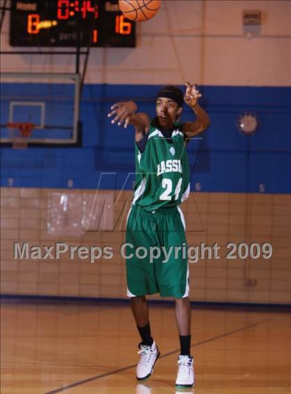 Thumbnail 2 in John Bowne vs Bassick (Queens Jam Christmas Classic) photogallery.