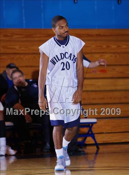 Thumbnail 1 in John Bowne vs Bassick (Queens Jam Christmas Classic) photogallery.