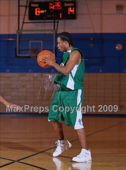 Thumbnail 3 in John Bowne vs Bassick (Queens Jam Christmas Classic) photogallery.