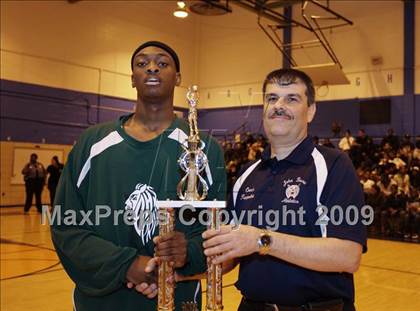 Thumbnail 2 in John Bowne vs Bassick (Queens Jam Christmas Classic) photogallery.