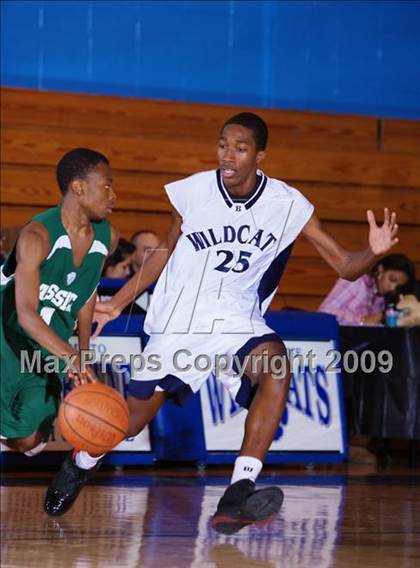 Thumbnail 2 in John Bowne vs Bassick (Queens Jam Christmas Classic) photogallery.