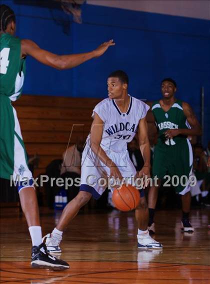 Thumbnail 2 in John Bowne vs Bassick (Queens Jam Christmas Classic) photogallery.