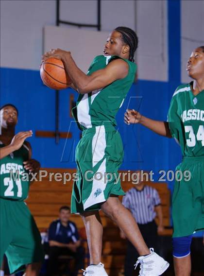 Thumbnail 1 in John Bowne vs Bassick (Queens Jam Christmas Classic) photogallery.
