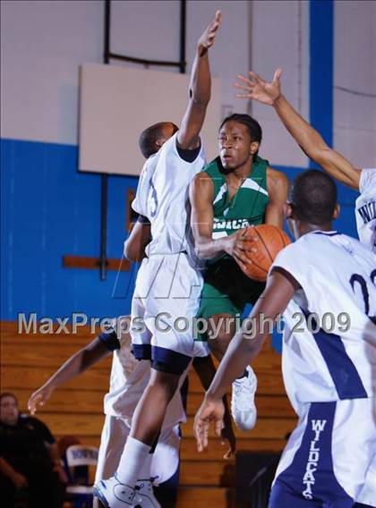 Thumbnail 3 in John Bowne vs Bassick (Queens Jam Christmas Classic) photogallery.