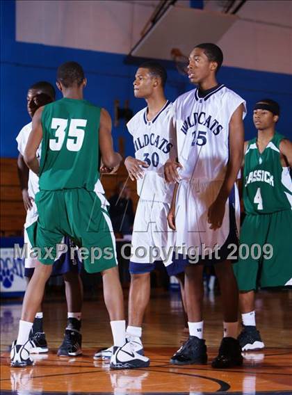 Thumbnail 3 in John Bowne vs Bassick (Queens Jam Christmas Classic) photogallery.