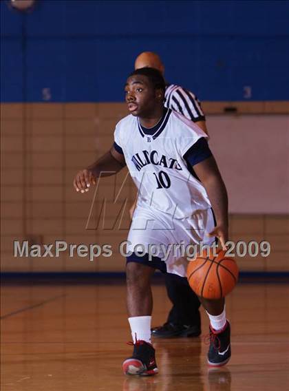 Thumbnail 3 in John Bowne vs Bassick (Queens Jam Christmas Classic) photogallery.