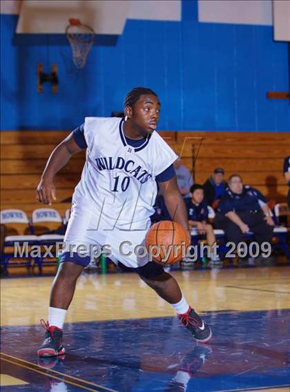 Thumbnail 1 in John Bowne vs Bassick (Queens Jam Christmas Classic) photogallery.