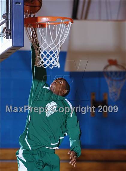 Thumbnail 3 in John Bowne vs Bassick (Queens Jam Christmas Classic) photogallery.