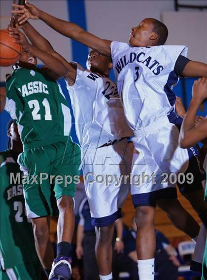 Thumbnail 3 in John Bowne vs Bassick (Queens Jam Christmas Classic) photogallery.