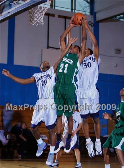 Thumbnail 1 in John Bowne vs Bassick (Queens Jam Christmas Classic) photogallery.