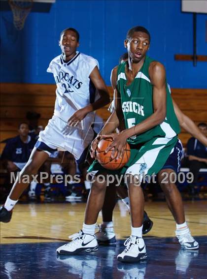 Thumbnail 3 in John Bowne vs Bassick (Queens Jam Christmas Classic) photogallery.