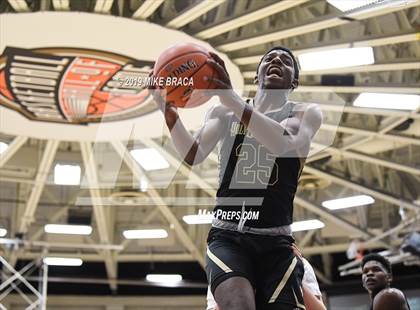Thumbnail 3 in Holy Spirit Prep vs. Long Island Lutheran (Spalding Hoophall Classic) photogallery.