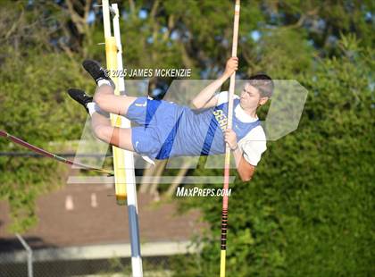 Thumbnail 1 in WCAL Finals (Pole Vault) photogallery.